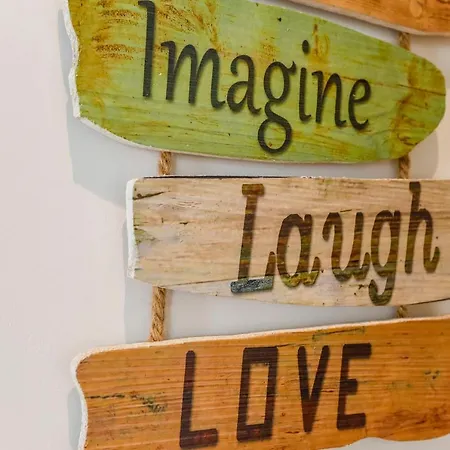 Oliveira Apartment's *